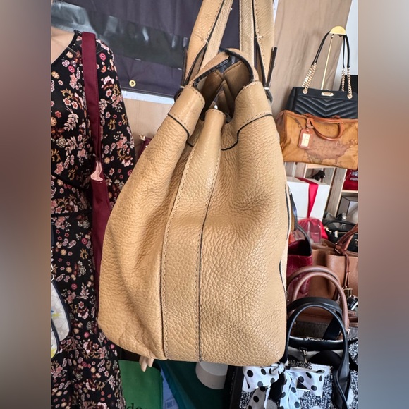 Coach Penelope 2010 Pebbled Leather Cream Shoulder Bag with ruffled edges. - Picture 4 of 10